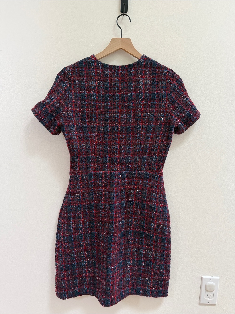 Sandro Elegant Red Tweed Short-Sleeve Dress with Gold Buttons - Picture 3 of 4